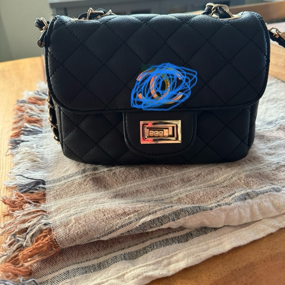 Elegant Black Quilted Shoulder Bag